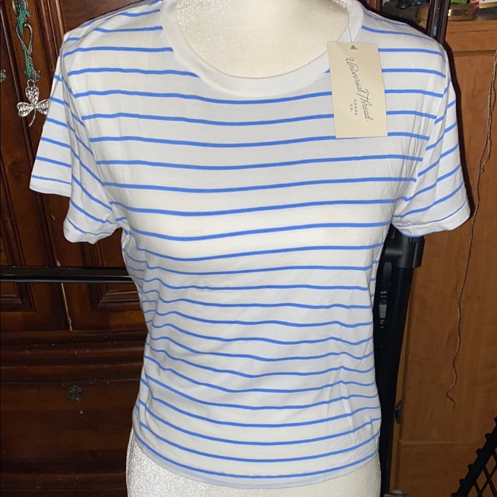 Universal Thread Fitted White and Blue Short Sleeve T-Shirt